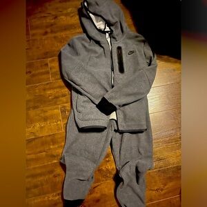 Fleece Nike tech youth xl worn once
